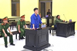 Nghịch tử hành hung mẹ, đâm người thi hành công vụ ở Cà Mau