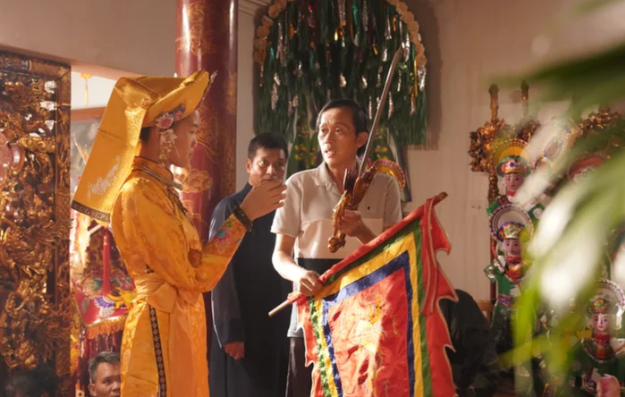NSƯT Hoài Linh trở lại đường đua