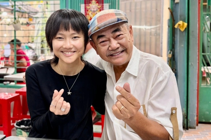 Nghệ sĩ Việt Anh quây quần bên vợ con