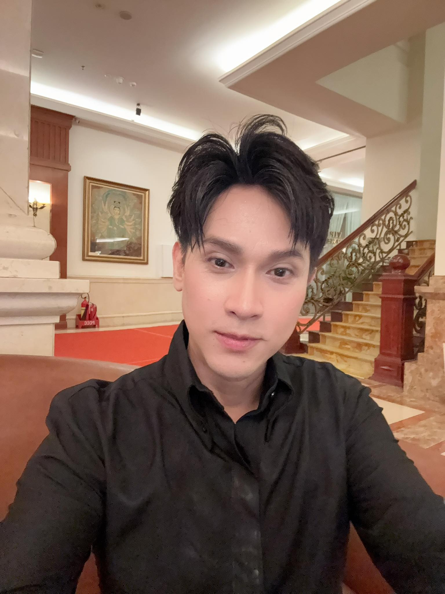 Nam ca sĩ là viện phó tuổi 51 sống độc thân, thỉnh thoảng 'chốt' một căn nhà