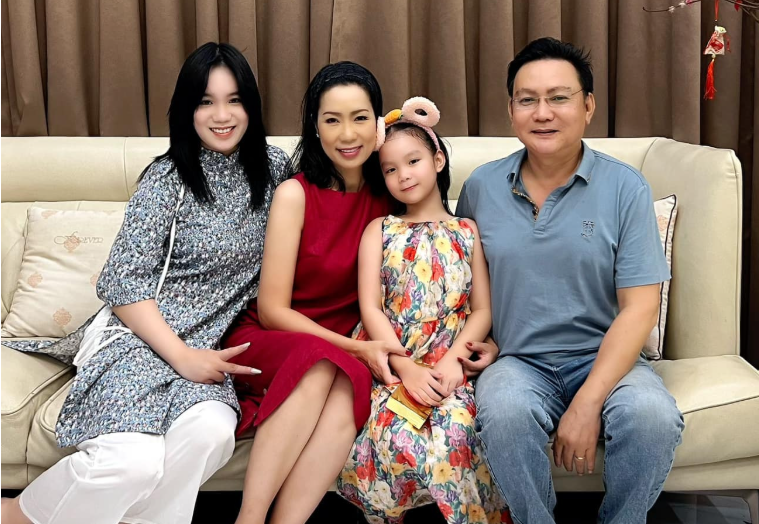 NSND Trịnh Kim Chi tuổi 55 học Tiến sĩ, được chồng đại gia hết lòng hậu thuẫn