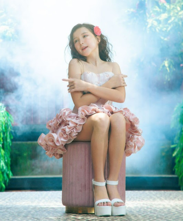 Emily Wagner - Giọng hát nhí Việt - Đức lan tỏa năng lượng tích cực qua “Red Rose Love”