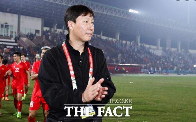 Báo Thái khen U23 Việt Nam hết lời, báo Hàn ngả mũ "Ma thuật đen" của thầy Kim