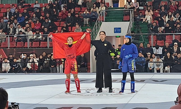 “Cô giáo” Lò Thị Phung vô địch MMA châu Á, knock-out đối thủ chưa đầy 1 phút