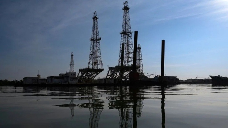 Tổng thống Mỹ bắt Tổng thống Venezuela: Cả thế giới nín thở chờ giá xăng dầu