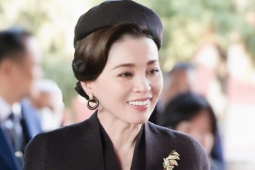 Hoàng hậu Thái Lan gây sốt với phong cách trang nhã tuổi U50