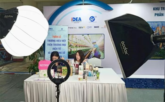 Kỳ vọng thương mại điện tử xuyên biên giới 'cất cánh'